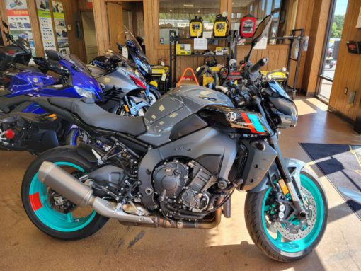 Pre-owned 2022 Yamaha MT10 (2370 miles)
